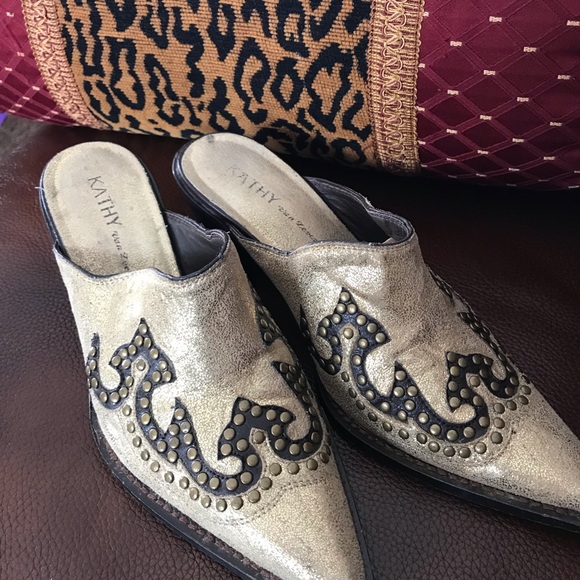 Kathy Ireland gold and brown mules. Size 7.5 - Picture 3 of 7